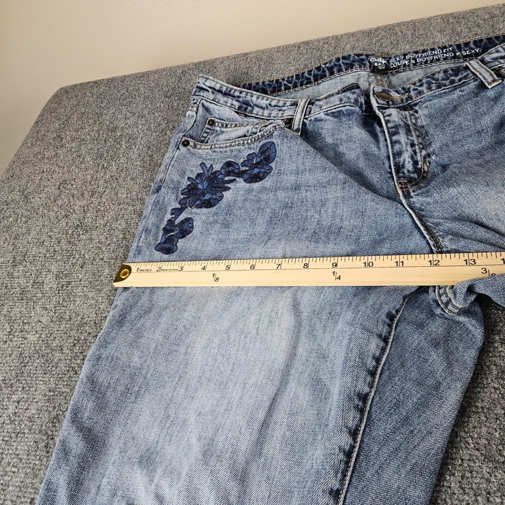 Gap Sexy Boyfriend Fit Embroidered Distressed Jeans Light Wash Womens 16/34R - Picture 3 of 9